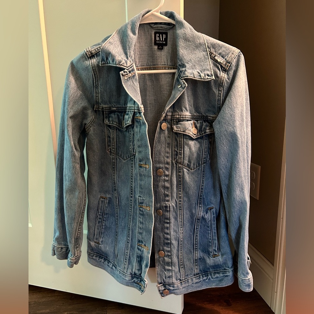 Gap women’s oversized jean jacket